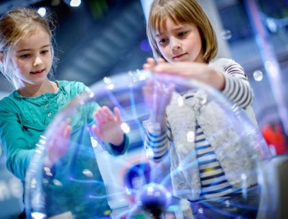 niñas en el museo Nemo