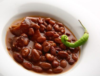 plato de caparrones de anguiano, gastronomia la rioja