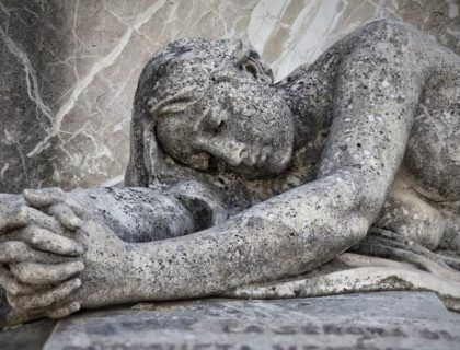 las tetas, cementerio almudena,