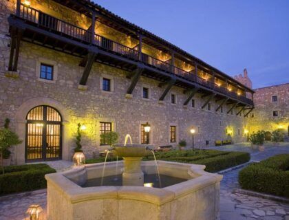 patio del parador de siguenza