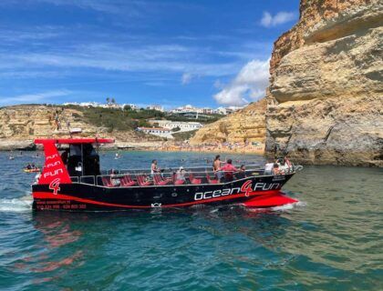 Excursión en barco a las cuevas de Benagil.