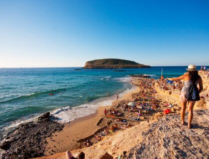 playas de comte ibiza con amigas