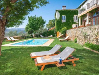 tumbonas en hotel rural de Ronda