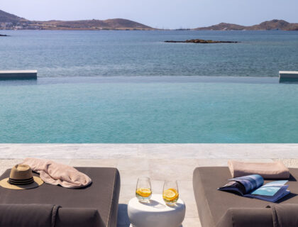 infinity pool en la isla de Paros