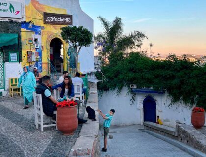 Cada recoveco de la medina se aprovecha como improvisado mirador del atardecer