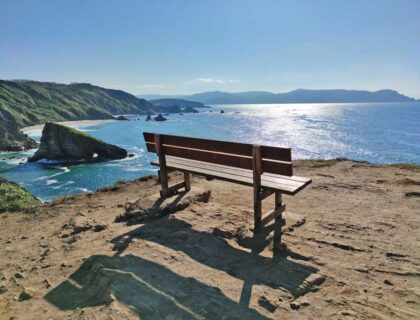 banco con vistas a los acantilados de Ortigueira