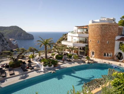piscina con vistas al mar en la Hacienda Na Xamena