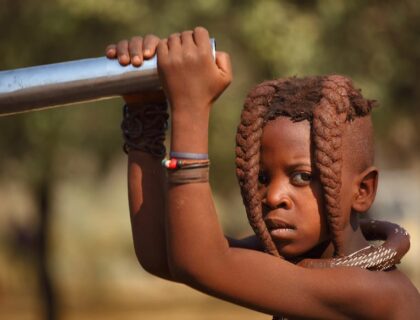Niño de la etnia de los Hereros.