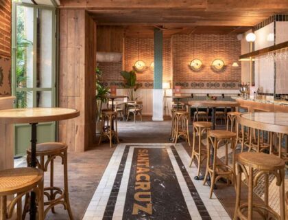 Interior del © Café Santa Cruz en Sevilla