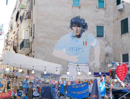 Mural de Maradona en el Barrio Español.